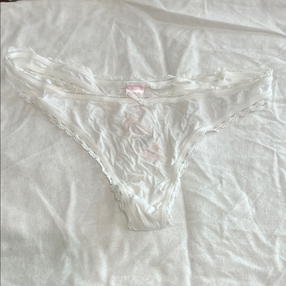 NWT - Victoria's Secret White Lace Women's Thong